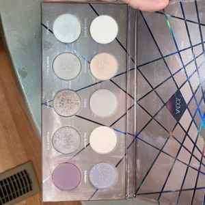 Zoeva eyeshadow pallet